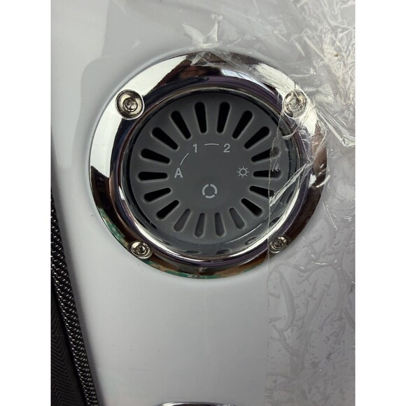 Petkit Breezy Smart Cat Carrier Backpack w/ Fan & Light (Tested) P7701,White,NEW - Picture 10 of 17